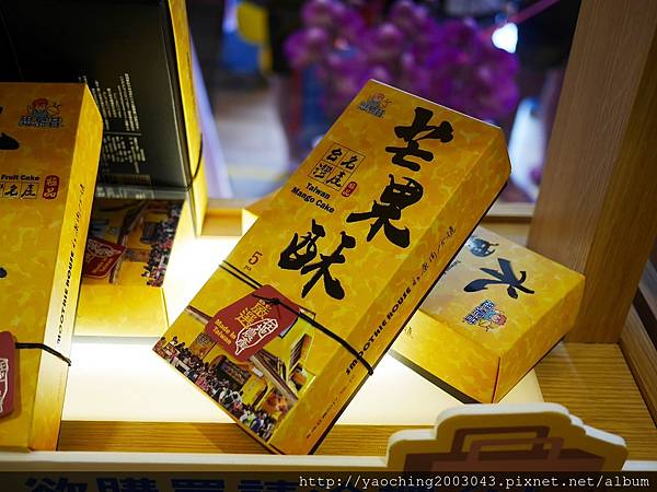 台中北區 思慕昔台中旗艦店,台北永康街知名芒果冰進駐一中商圈,5/13-15前100位招牌芒果冰1元,其餘雪花冰8折,開幕有些混亂。近文英館