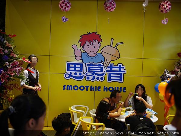 台中北區 思慕昔台中旗艦店,台北永康街知名芒果冰進駐一中商圈,5/13-15前100位招牌芒果冰1元,其餘雪花冰8折,開幕有些混亂。近文英館