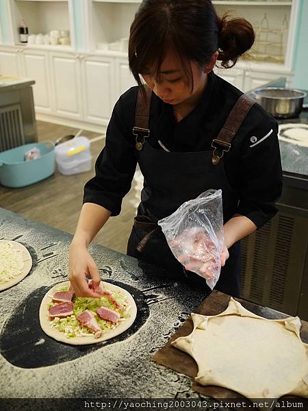 台中西屯 吉兒義式花園餐廳,位於中科商圈從甜點到柴燒窯烤pizza、義式燉飯、義大利麵到排餐,樣式選擇多,備有乾燥花牆拍照打卡或求婚都浪漫,文末享有讀者優惠 台中西屯 吉兒義式花園餐廳,位於中科商圈從甜點到柴燒窯烤pizza、義式燉飯、義大利麵到排餐,樣式選擇多,備有乾燥花牆拍照打卡或求婚都浪漫,文末享有讀者優惠