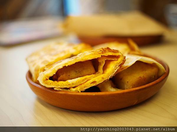 台中西區 早安公雞忠誠店，近期相當火紅的早餐也進駐SOGO/勤美商圈，喜歡厚實感就挑浩克級腿肉，酷愛熱情辣度就選火爆公雞吧，真的會辣