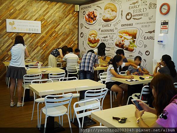 台中西區 早安公雞忠誠店，近期相當火紅的早餐也進駐SOGO/勤美商圈，喜歡厚實感就挑浩克級腿肉，酷愛熱情辣度就選火爆公雞吧，真的會辣