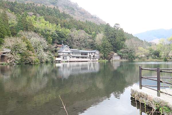 16九州自由行 由布院湯之坪街道巡禮 吃b Speak蛋糕捲 史努比茶屋 花麴菊家的布丁銅鑼燒 漫步金麟湖 晚餐就在由布まぶし心餐廳解決啦 晚上再泡個溫泉通體舒暢 慢活的由布院溫泉之旅 九州第二天 哈比小叮噹的小小窩 痞客邦