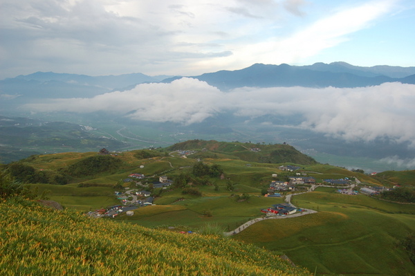 六十石山清晨的景...