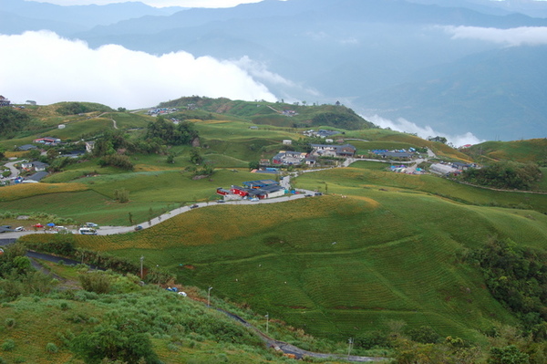 六十石山清晨的景...天已經漸漸亮了..