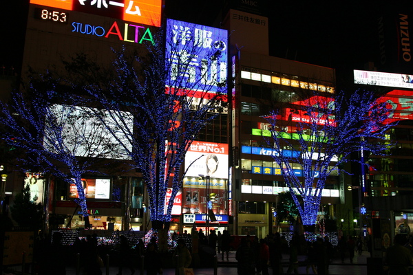 新宿東口