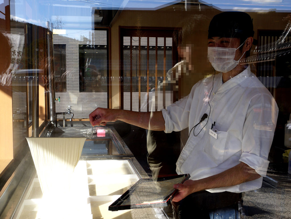 嵐山店家示範撈掛豆皮1 嵐山店家示範撈掛豆皮1