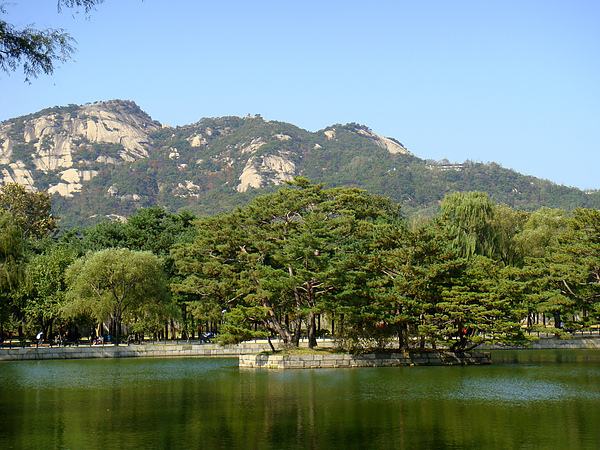 mountain_pond.jpg mountain_pond.jpg
