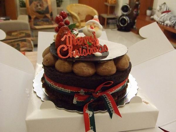 生日蛋糕居然放耶誕快樂@@