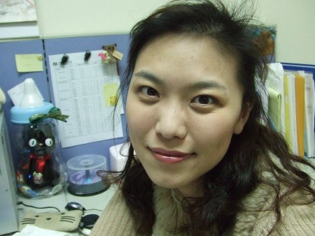 我今天的妝是自己化的唷(太難得了！！)