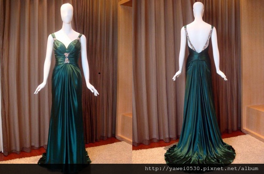 第三套晚禮服: 深綠色性感緞面禮服
