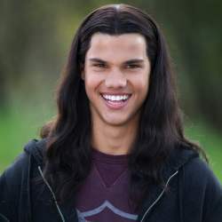 taylor-lautner-as-jacob-black-in-twilight-courtesy-summit-entertainment.jpg