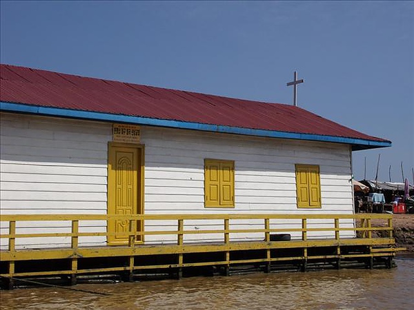 洞里薩湖-湖上的教堂