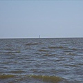 洞里薩湖-四月份時,水位會退到遠端的塔