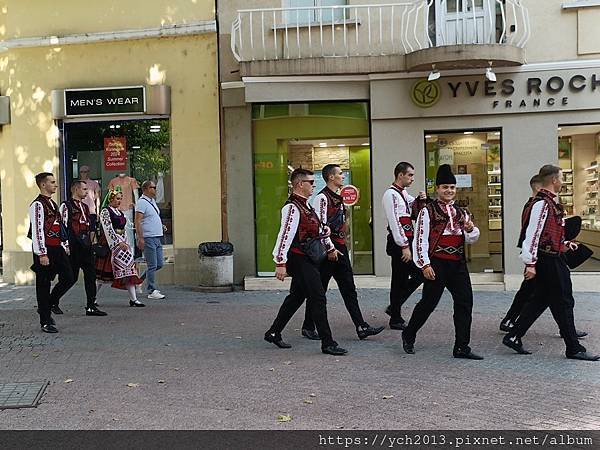 普羅夫迪夫市區巧遇各國民族舞蹈表演