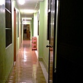 走廊(晚上開小燈)