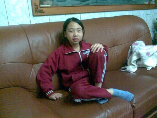 小君君也來學裝酷……