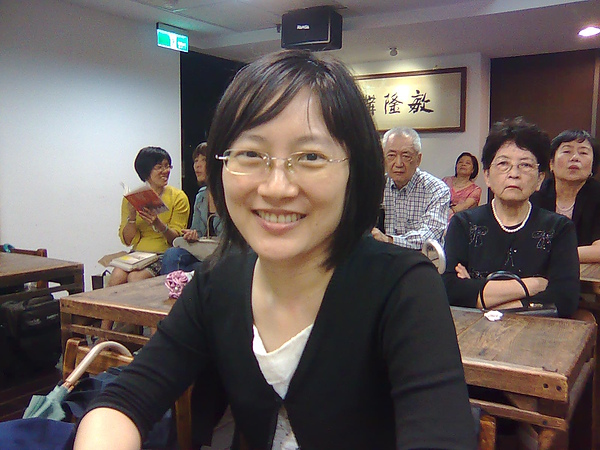 美女畫家蔡銀娟