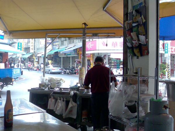 原來食客多是外帶，生意其實非常好呢！