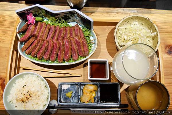 「高雄炸牛排」萩椛牛かつ專門店- 日式木屋藏美味，定食燒肉迎