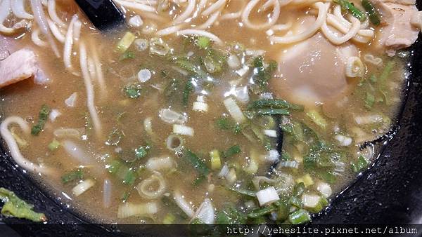 「高雄日式拉麵」幸花雞白湯拉麵(已搬到仁愛路內)- 平價拉麵