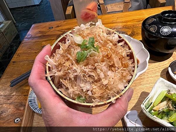 「高雄老屋餐廳」柒壹喫堂，它的前身竟是個理髮廳！滿滿的懷舊氛