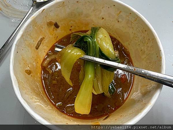 「高雄牛肉麵」秀麵館，酸辣香集結在一起的好吃滋味｜Q彈的酸辣