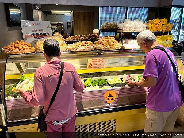 「高雄火鍋」森禾田瑞隆店，火鍋湯頭和肉品吃起來都相當不錯的餐