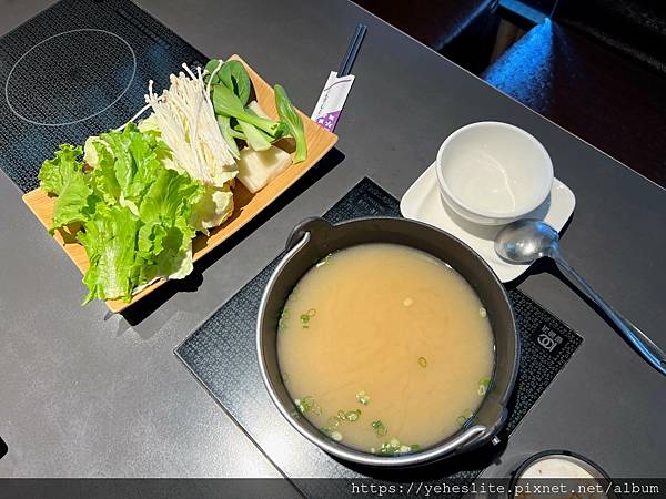 「高雄火鍋」森禾田瑞隆店，火鍋湯頭和肉品吃起來都相當不錯的餐