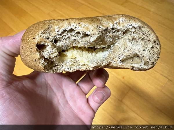 「2023超商新品」全家聯名好丘所推出的貝果麵包，口味特別又