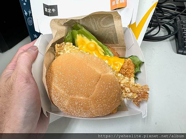 「麥當勞美食」炸蝦天婦羅炸雞堡，雙主食吃起來好爽啊！｜炸雞吃