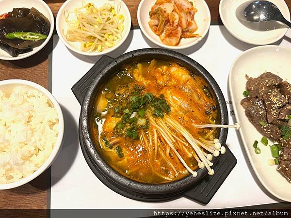 「高雄韓式餐廳」盜飯炙火烤肉定食：將韓式烤肉加入到定食內？！