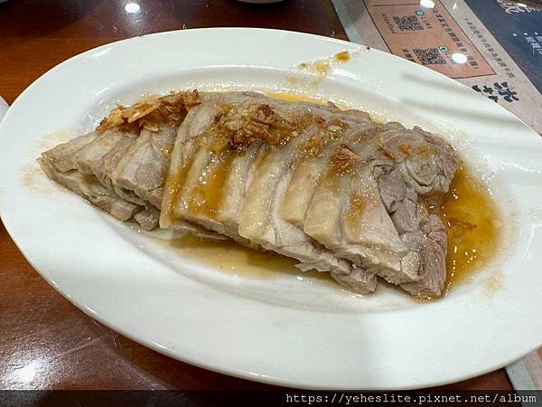 「高雄小吃」臺灣麵雞飯，喜歡它的雞魯飯｜有牛肉麵和鹽水意麵｜