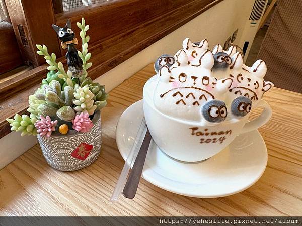 「台南甜點下午茶」十八號隱巷咖啡，超萌的動漫咖啡拉花，甜點也