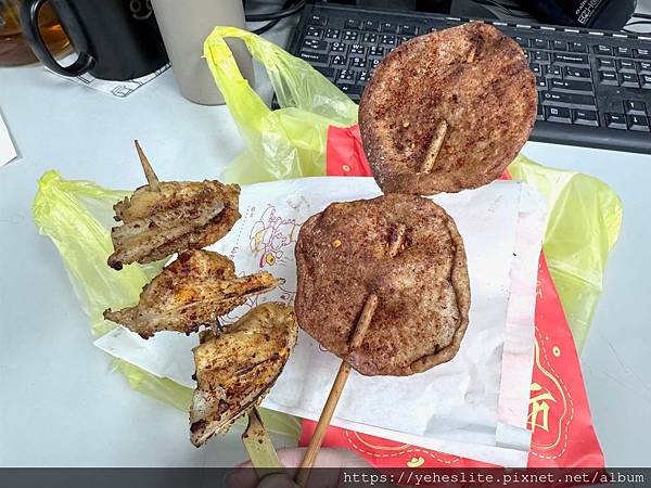 「高雄新興燒烤店」法果子小串烤，有著焦糖香的風味串烤店｜高雄
