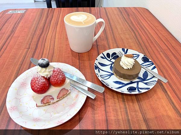 「高雄鳳山甜點」吃一口 甜點，蛋糕吃起來有著巴斯克乳酪的口感