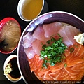 二色鮭旗丼套餐（附贈味增湯、麥茶、小菜）