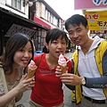 我們在不同家買相同口味霜淇淋-momo+抹茶；結果......我們買的大勝!!!!