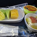 國泰航空飛機餐--硬是要點水果餐省得佔了我胃的空間