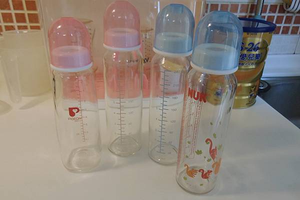玻璃奶瓶們（貝親、NUK、台灣精品設計）