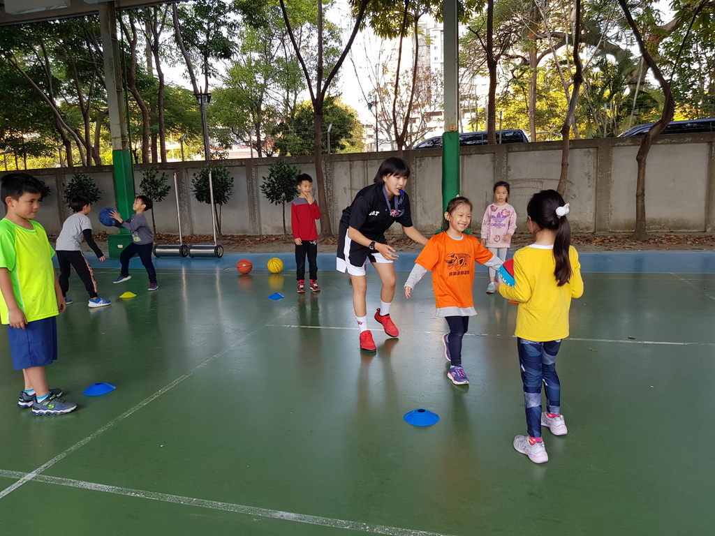 暴龍幼兒籃球運動訓練營 (14).jpg