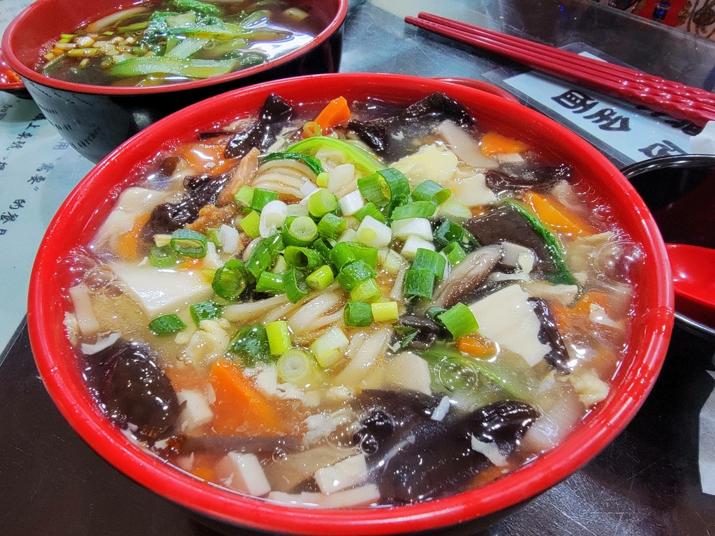 鼎倫牛肉麵 (1).jpg