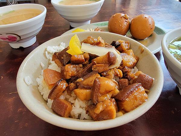 霞燒肉飯 (4).jpg