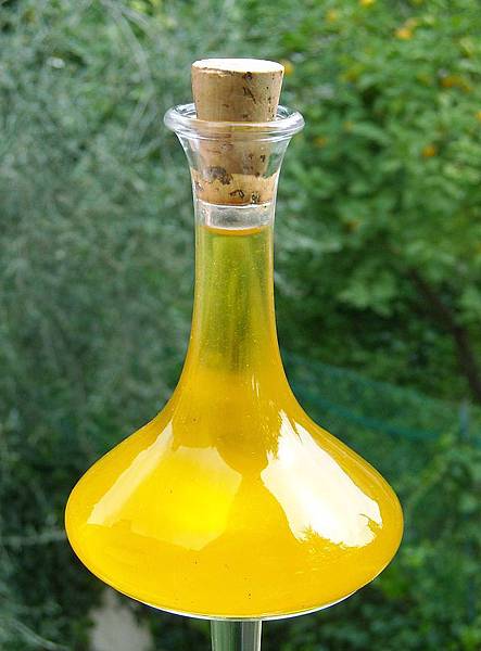 640px-Olive_oil_from_Oneglia