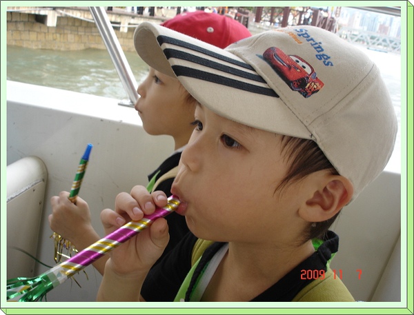 左岸健行-搭渡船2.jpg 左岸健行-搭渡船2.jpg