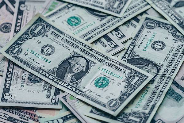 photography-of-one-us-dollar-banknotes-545064.jpg