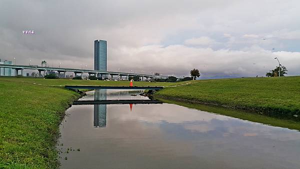 清晨遼闊的幸福水漾公園1.jpg