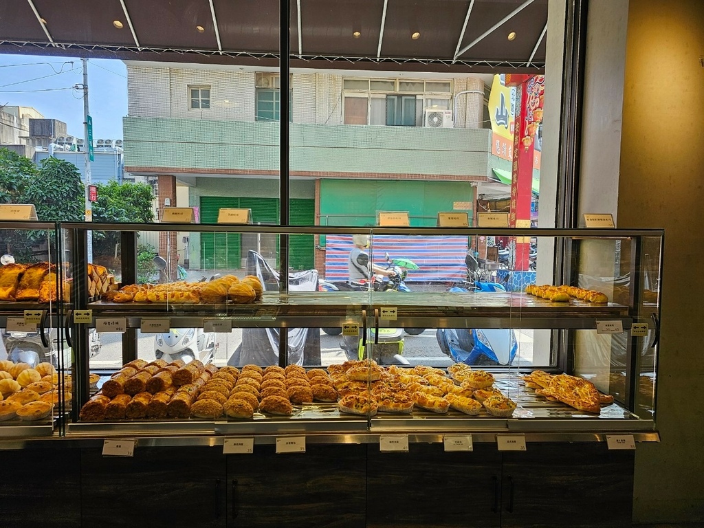 【彰化｜彰化市】彰化麵包店｜超特別的魚頭造型蛋糕在這裡買｜寫