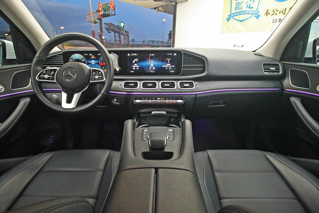 BENZ GLE300d SUV 剛中帶柔舒適駕馭，奢華空間