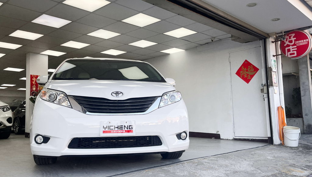 TOYOTA SIENNA XLE 旗艦八人座休旅，豪華大空