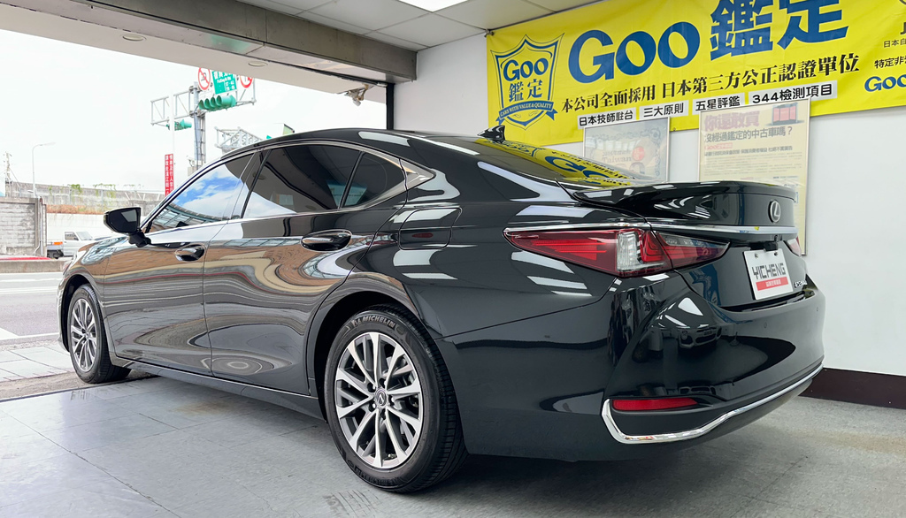 LEXUS ES300h 豪華版，奢華空間中大型豪華房車，超